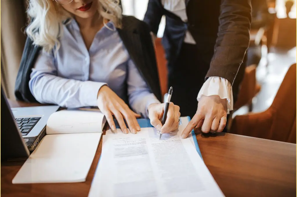 How to Write Bookkeeping Contract: When Do You Need One? (Free Template)