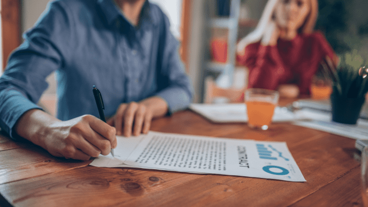 What’s the Difference Between Bilateral and Unilateral Contracts?